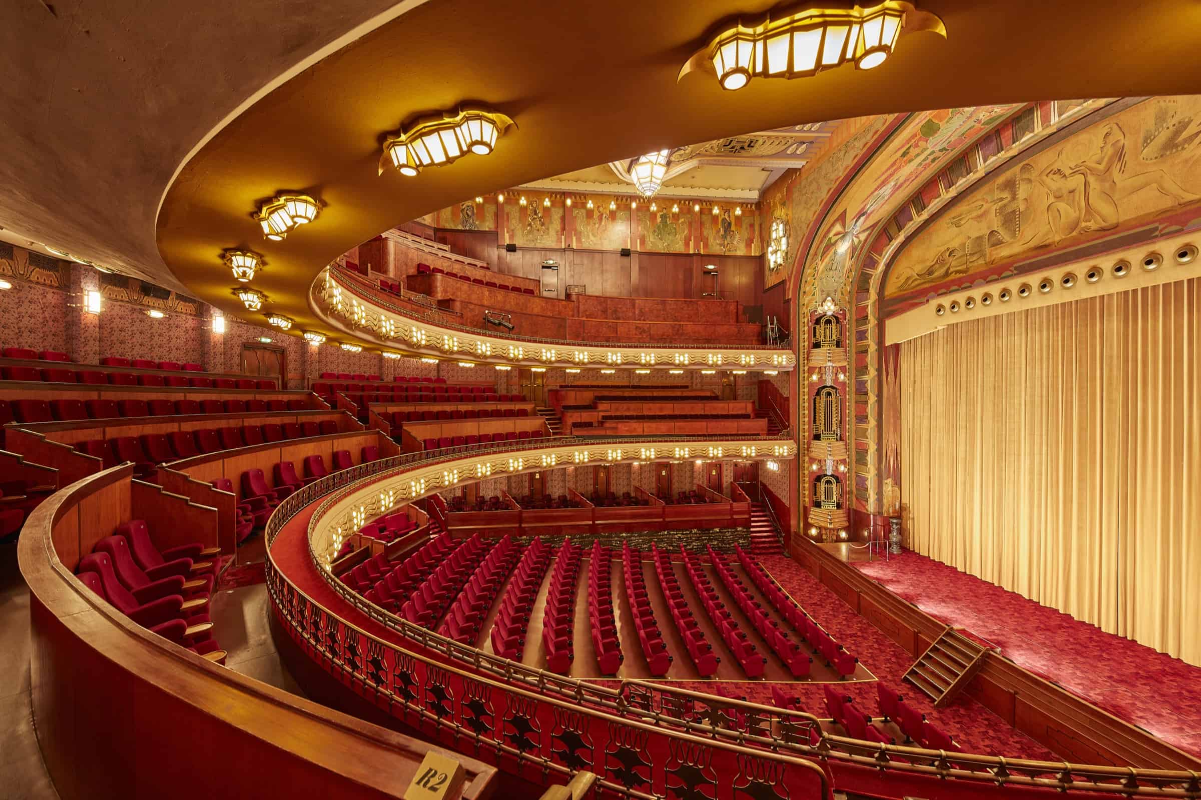 Theatre in the Tuschinski cinema